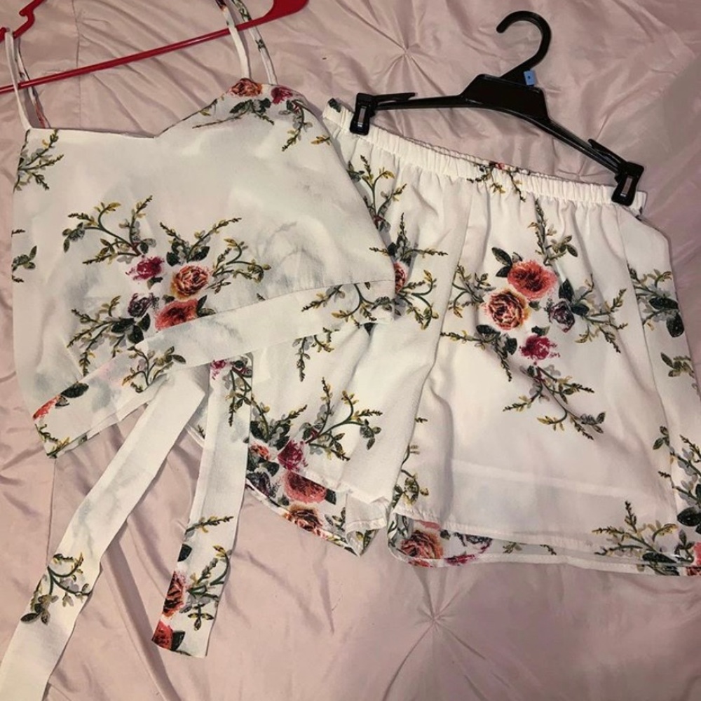 Super Cute White Flowered Two-Piece Set